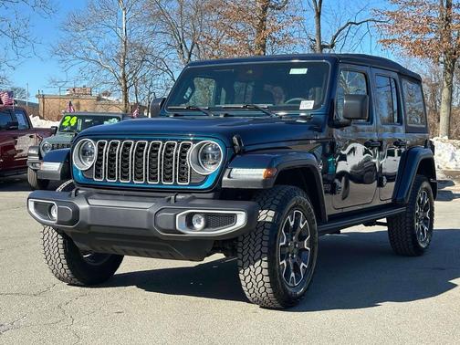 2025 Jeep Wrangler 4-Door Sahara 4x4
