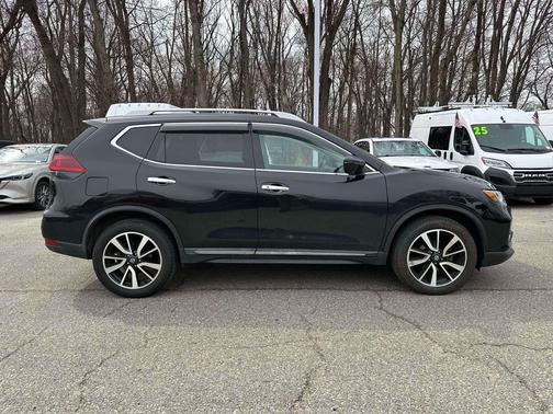 Magnetic Black Pearl 2019 Nissan Rogue SL