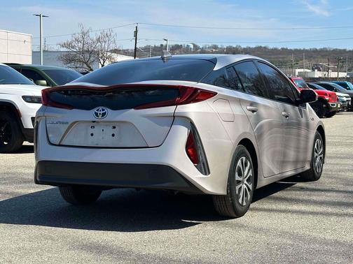 Titanium Glow 2020 Toyota Prius Prime LE