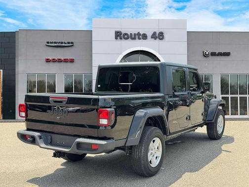 2022 Jeep Gladiator Sport S