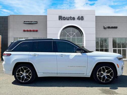 2022 Jeep Grand Cherokee Summit