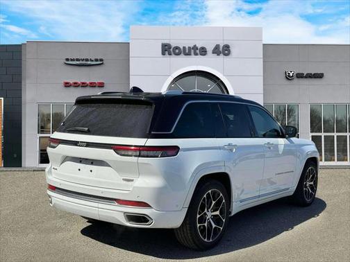 2022 Jeep Grand Cherokee Summit