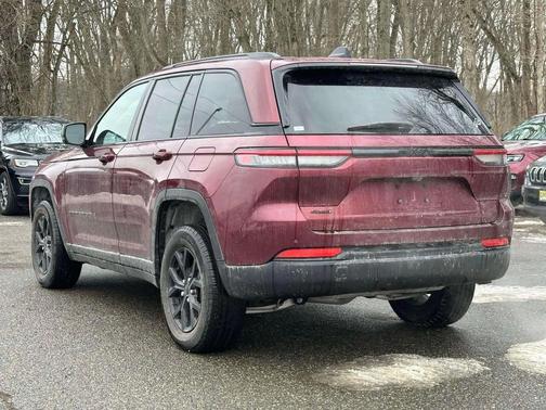 2024 Jeep Grand Cherokee Altitude