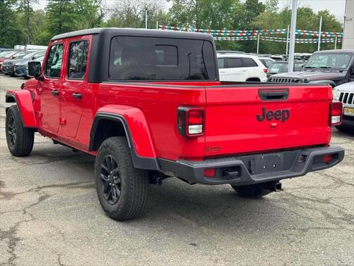 2022 Jeep Gladiator Sport S