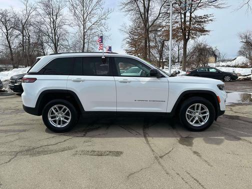 2023 Jeep Grand Cherokee Laredo