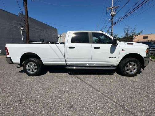 Bright White Clearcoat 2023 RAM 2500 Big Horn Crew Cab 4x4 8' Box