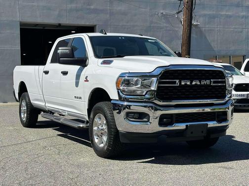 Bright White Clearcoat 2023 RAM 2500 Big Horn Crew Cab 4x4 8' Box