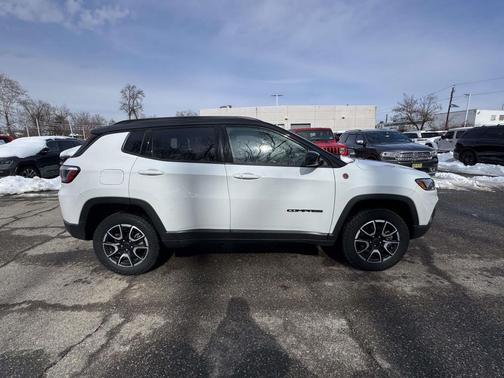 2025 Jeep Compass Trailhawk