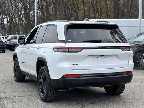 2024 Jeep Grand Cherokee Altitude