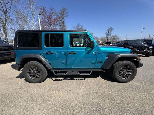 Bikini Pearl Coat 2024 Jeep Wrangler Sport S