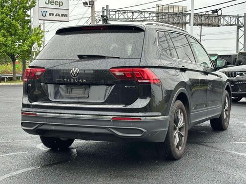Deep Black Pearl 2023 Volkswagen Tiguan 2.0T SE 4MOTION