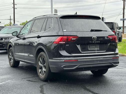 Deep Black Pearl 2023 Volkswagen Tiguan 2.0T SE 4MOTION