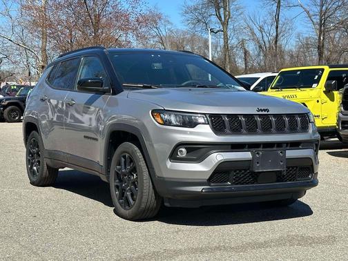 Billet Silver Metallic Clearcoat 2023 Jeep Compass Latitude