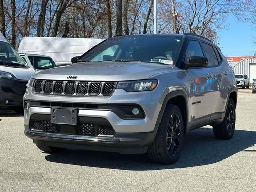 Billet Silver Metallic Clearcoat 2023 Jeep Compass Latitude