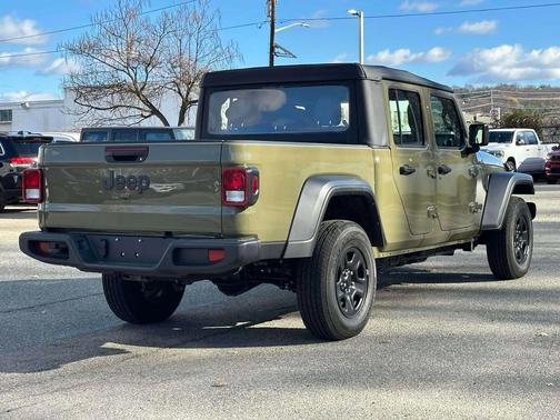 2025 Jeep Gladiator Sport