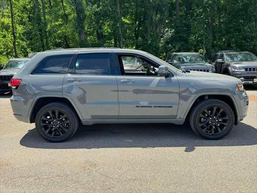 2022 Jeep Grand Cherokee Laredo