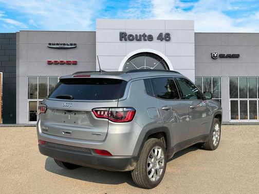 2022 Jeep Compass Latitude Lux