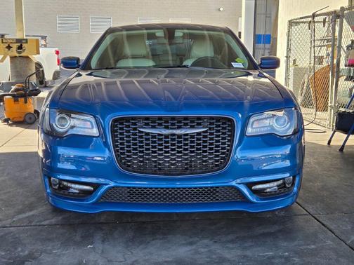 2023 Chrysler 300 Touring