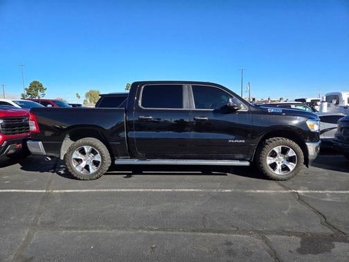 Diamond Black Crystal Pearlcoat 2023 RAM 1500 Big Horn/Lone Star
