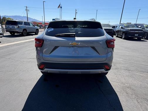 Sterling Gray Metallic 2025 Chevrolet Trax LT