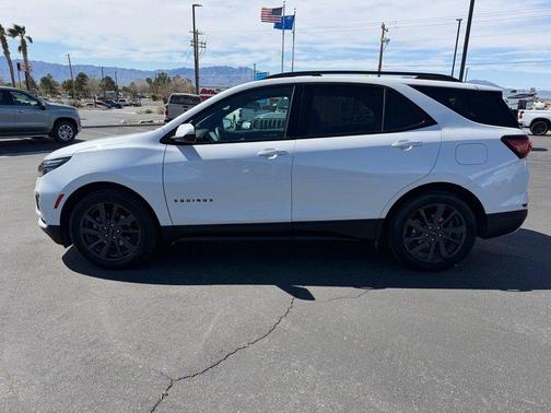 Iridescent Pearl Tricoat 2023 Chevrolet Equinox FWD RS