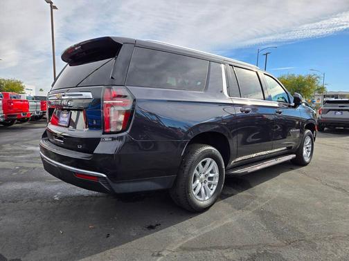 2024 Chevrolet Suburban LT