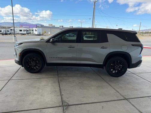 2024 Chevrolet Traverse LS