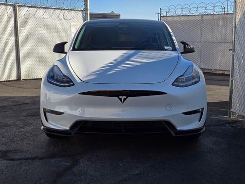 2022 Tesla Model Y Long Range Dual Motor All-Wheel Drive