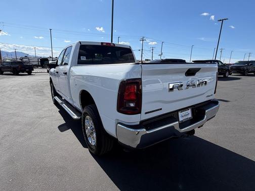 Bright White Clearcoat 2025 RAM 2500 Big Horn Crew Cab 4x4 6'4' Box