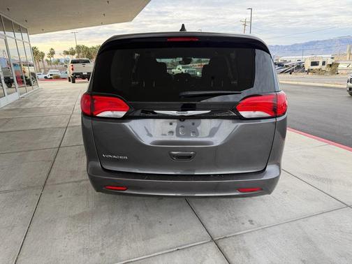 2023 Chrysler Voyager LX
