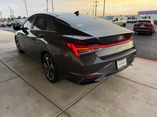 2022 Hyundai ELANTRA Limited