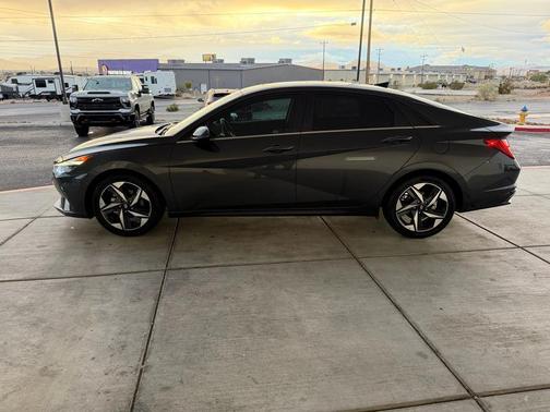 2022 Hyundai ELANTRA Limited