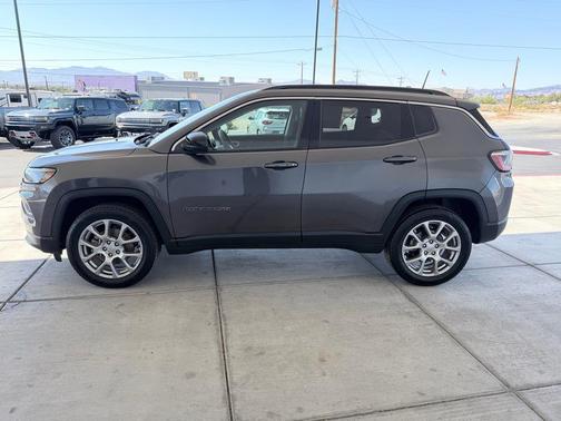 2022 Jeep Compass Latitude Lux