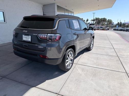 2022 Jeep Compass Latitude Lux