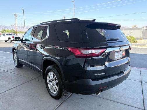2021 Chevrolet Traverse LT Cloth