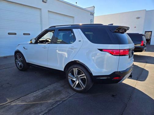 2023 Land Rover Discovery P360 Metropolitan Edition