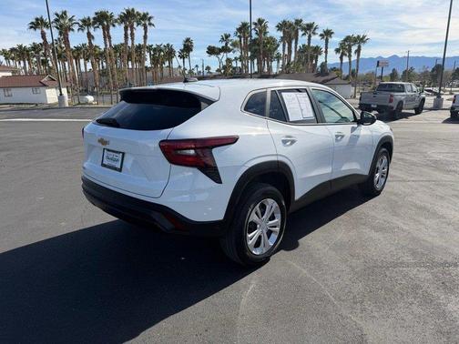 2025 Chevrolet Trax LS