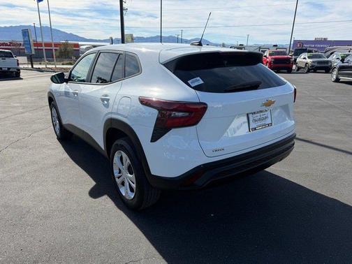 2025 Chevrolet Trax LS