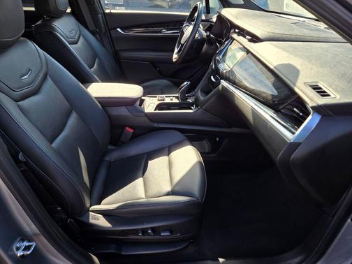 2025 Cadillac XT6 Premium Luxury AWD