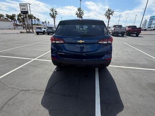 Blue Glow Metallic 2022 Chevrolet Equinox LS