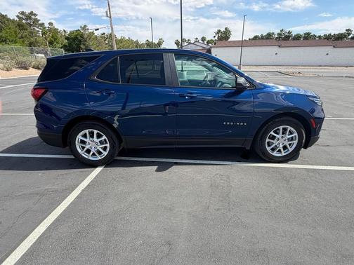 Blue Glow Metallic 2022 Chevrolet Equinox LS