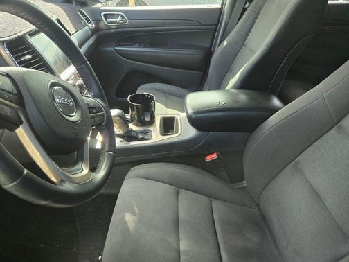 Velvet Red Pearlcoat 2017 Jeep Grand Cherokee Laredo