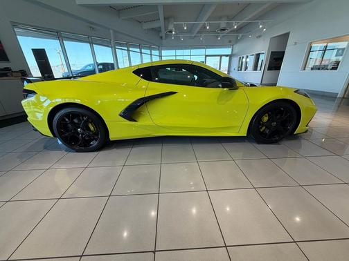 Accelerate Yellow Metallic 2022 Chevrolet Corvette Stingray w/1LT