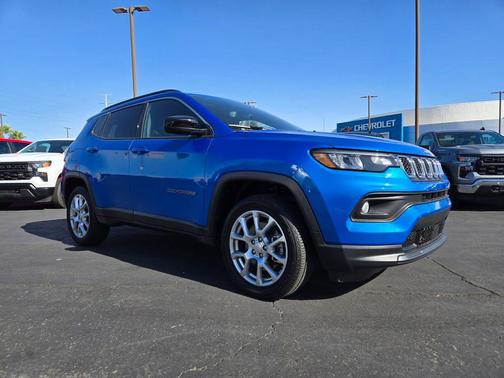 2024 Jeep Compass Latitude Lux