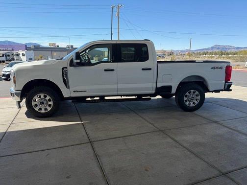 Oxford White 2024 Ford F-250 XL