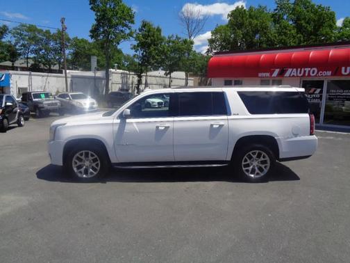 White 2017 GMC Yukon XL SLE