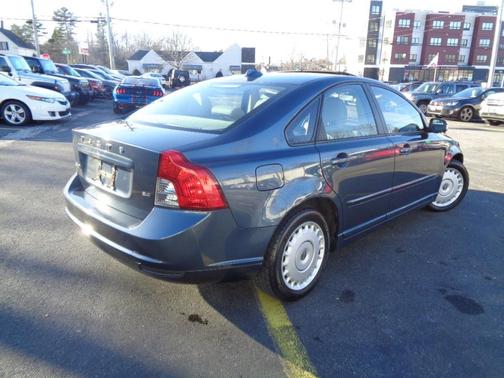 Blue 2009 Volvo S40 4dr Sdn 2.4L FWD