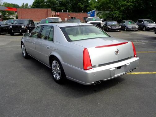 2010 Cadillac DTS Base