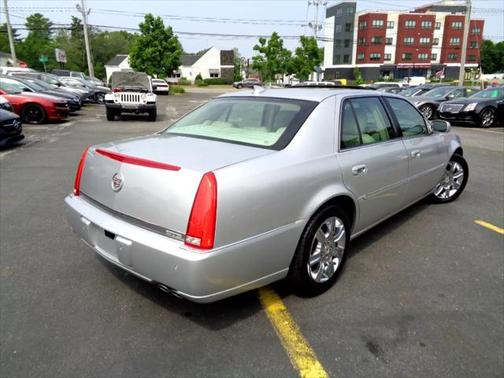 2010 Cadillac DTS Base
