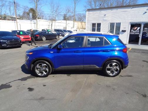 2023 Hyundai VENUE Limited IVT